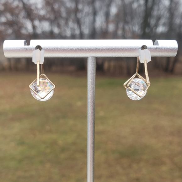 Gold dangle earrings - Picture 5 of 5